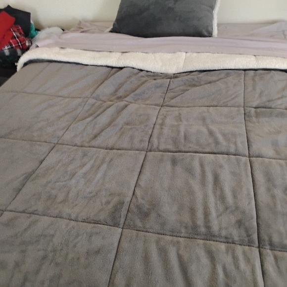 Ugg reversible Sherpa grey cream comforter set full queen - Picture 4 of 4